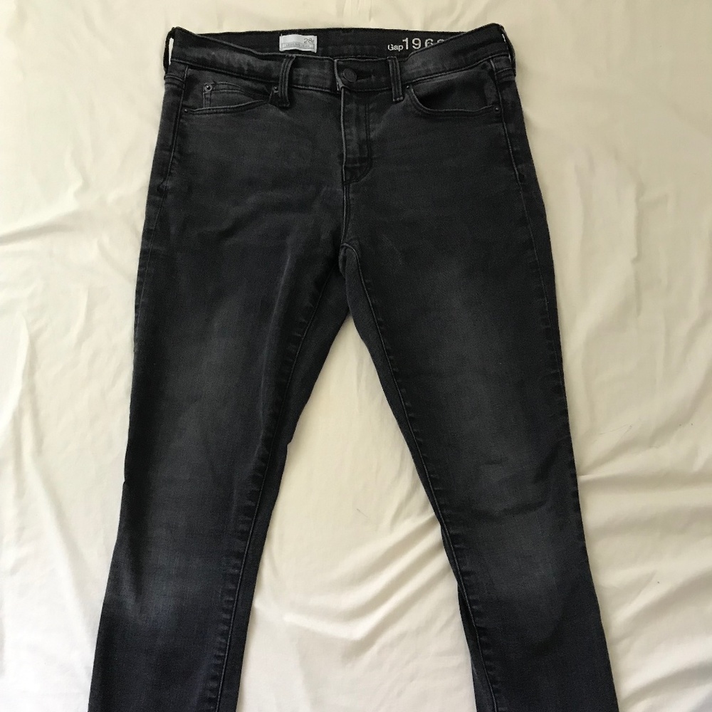 Gap skinny black jeans with distressed ankle